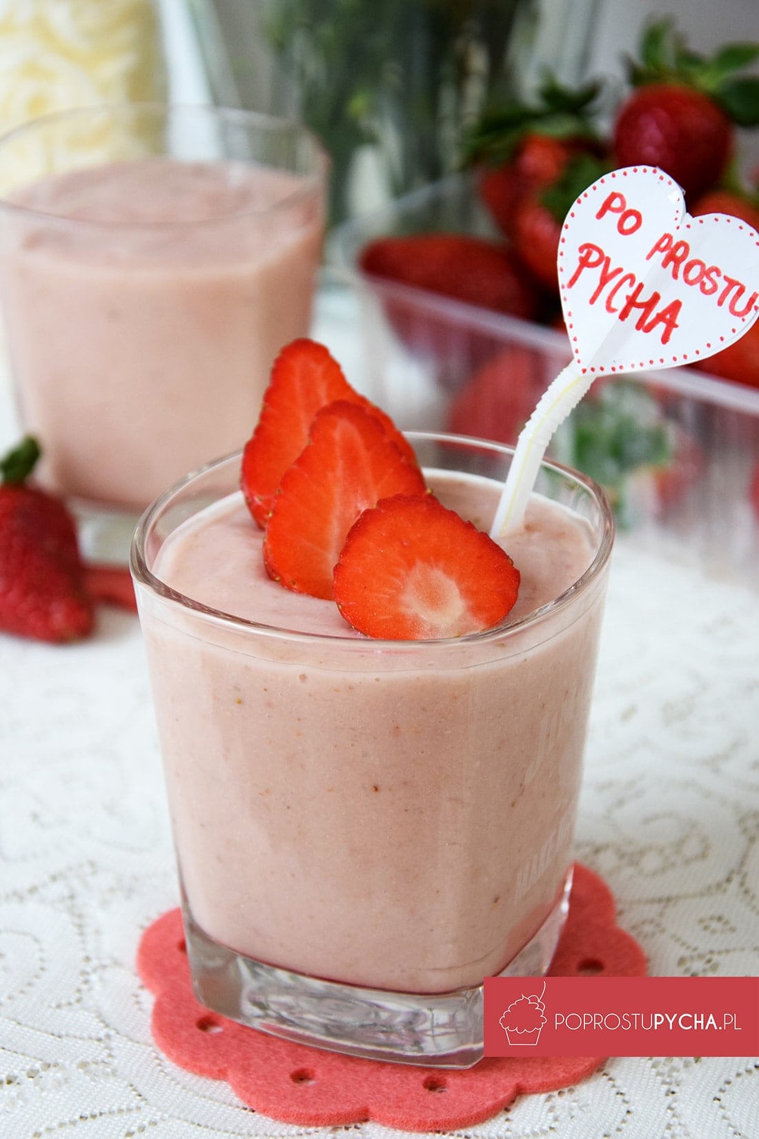 Fit mus jaglany z truskawkami