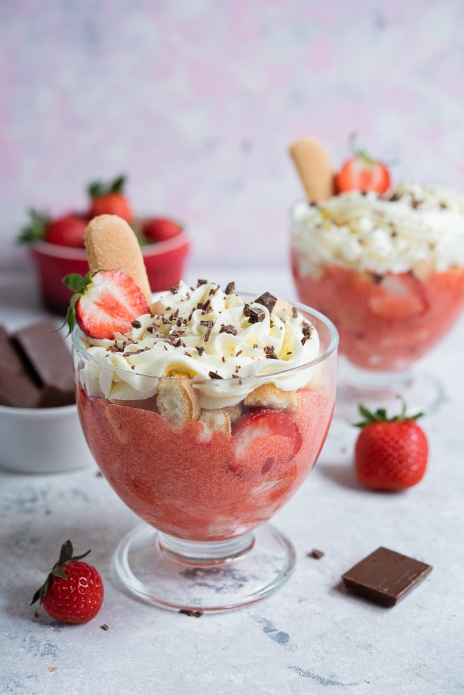 Prosty deser z truskawkami