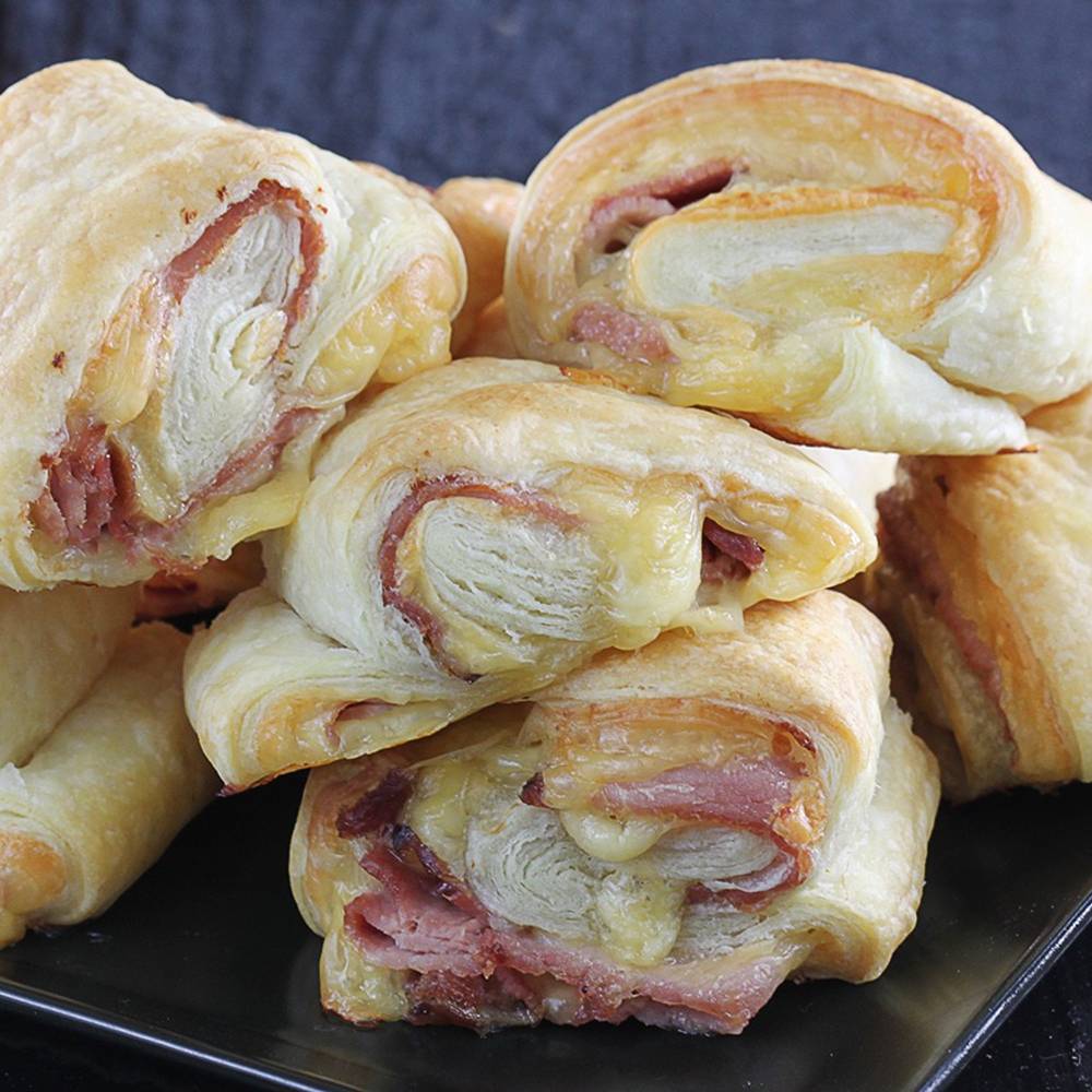 Ciasto francuskie z serem i szynką