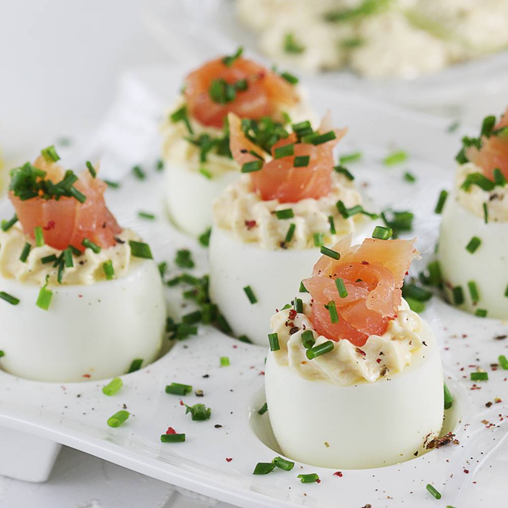 Jajka faszerowane łososiem