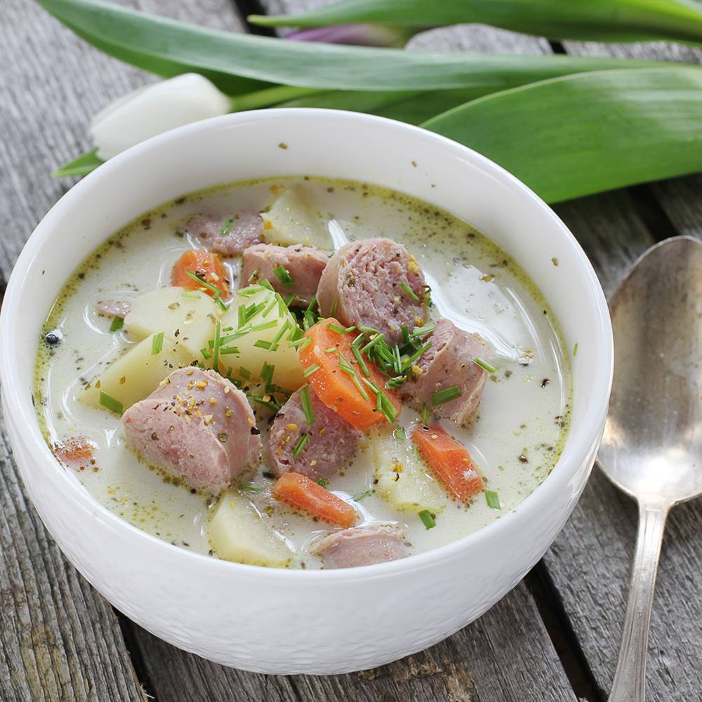 Barszcz biały z kiełbasą i jajkiem