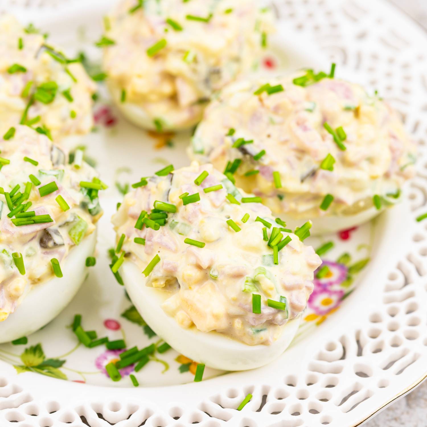 Jajka faszerowane szynką